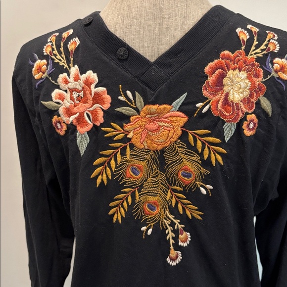 Johnny Was Embroidered Peacock Floral Black Boho Top V-Neck Button Size Medium - Picture 12 of 15